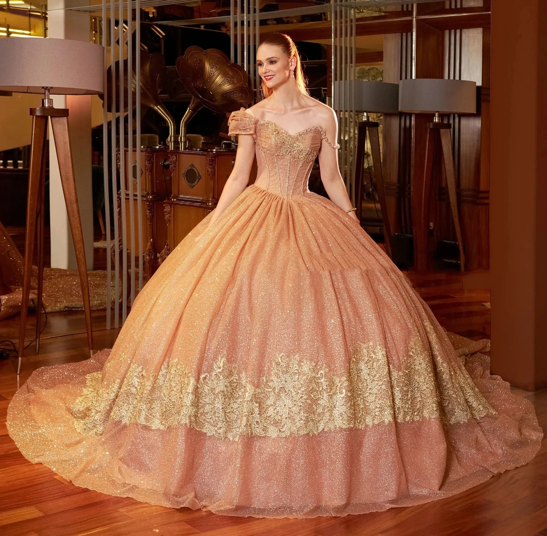 

Gold Charro Quinceanera Dresses Ball Gown Off The Shoulder Sequins Appliques Puffy Mexican Sweet 16 Dresses 15 Anos