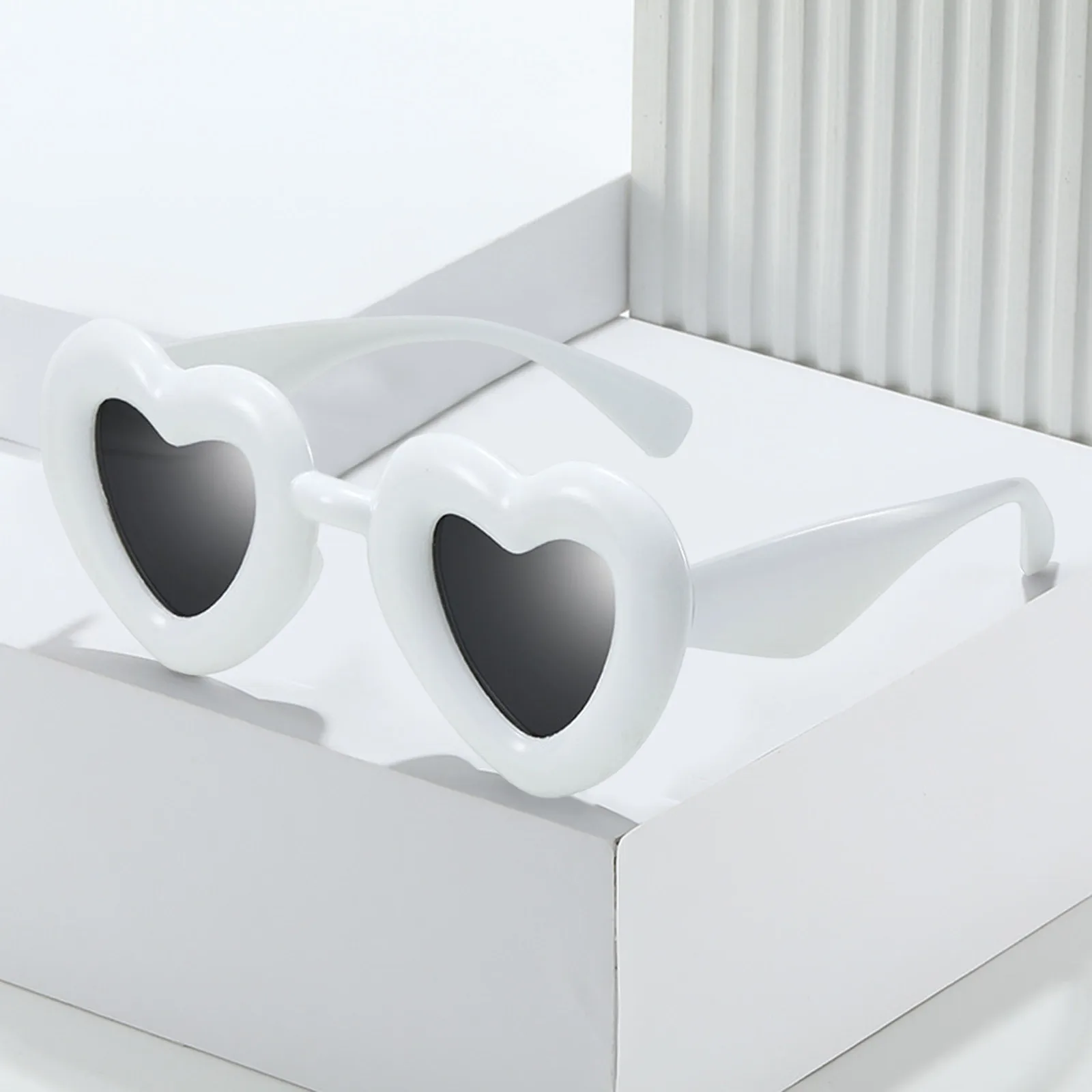 Polarized Heart Shaped Sunglasses For Women Vintage Fashion Lovely Eyeglasses Style UV400 Protection Dazzling Color Glasses
Polarized Heart Shaped Sunglasses For Women Vintage Fashion Lovely Eyeglasses Style UV400 Protection Dazzling Color Glasses