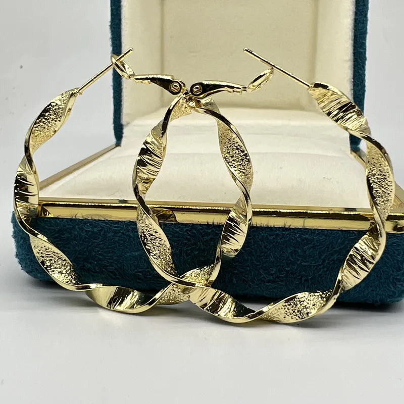 Fashion Punk Style Chunky Twisted Hoop Earrings for Women Classic Striped Geometric Swirl Hoop Earrings Hypoallergenic
Fashion Punk Style Chunky Twisted Hoop Earrings for Women Classic Striped Geometric Swirl Hoop Earrings Hypoallergenic