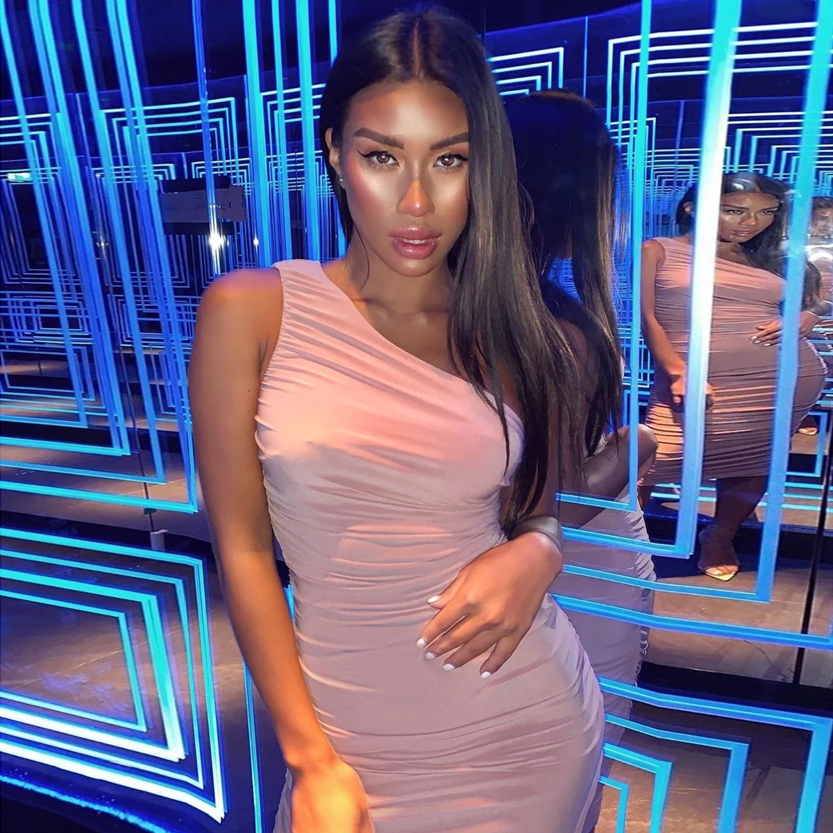 Haihan 2022 New Summer Women Bandage Dress Sexy One Shoulder Sleeveless Ruffles Nightclub Celebrity Evening Party Mermaid Dresse
Haihan 2022 New Summer Women Bandage Dress Sexy One Shoulder Sleeveless Ruffles Nightclub Celebrity Evening Party Mermaid Dresse