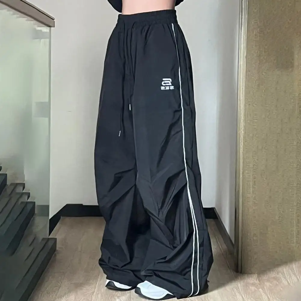 Lounge Pants Vintage Unisex Sweatpants Wide Leg Elastic Waist Soft Breathable Sports Pants with Pockets Quick Dry Long Trousers
Lounge Pants Vintage Unisex Sweatpants Wide Leg Elastic Waist Soft Breathable Sports Pants with Pockets Quick Dry Long Trousers