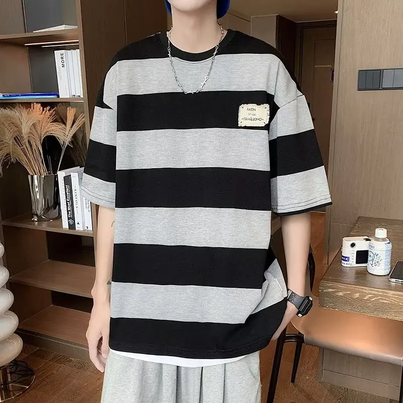 

E-BAIHUI Striped Male T Shirts Youthful Vitality Crew Neck Spring and Summer Loose Causal T Shirt New Chic Men Clothing Tees