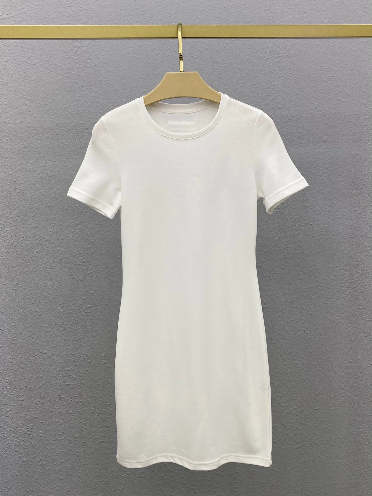 2023Spring and summer new short-sleeved dress base and classic color, looks very senior simple, casual and texture
2023Spring and summer new short-sleeved dress base and classic color, looks very senior simple, casual and texture