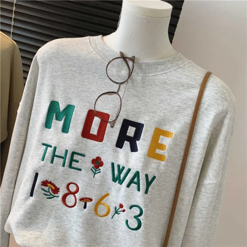 Aesthetic Chic Y2K Embroidery Gray Sweatshirt O-neck Long Sleeve Loose Tops Women Lady Streetwear Winter Basic Korean Style 2023
Aesthetic Chic Y2K Embroidery Gray Sweatshirt O-neck Long Sleeve Loose Tops Women Lady Streetwear Winter Basic Korean Style 2023