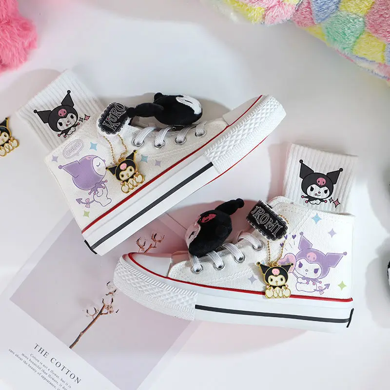 Новинка, детская обувь Sanrio Kuromi, детские высокие кроссовки, повседневная обувь для мужчин и женщин, Тканевая обувь
Новинка, детская обувь Sanrio Kuromi, детские высокие кроссовки, повседневная обувь для мужчин и женщин, Тканевая обувь
