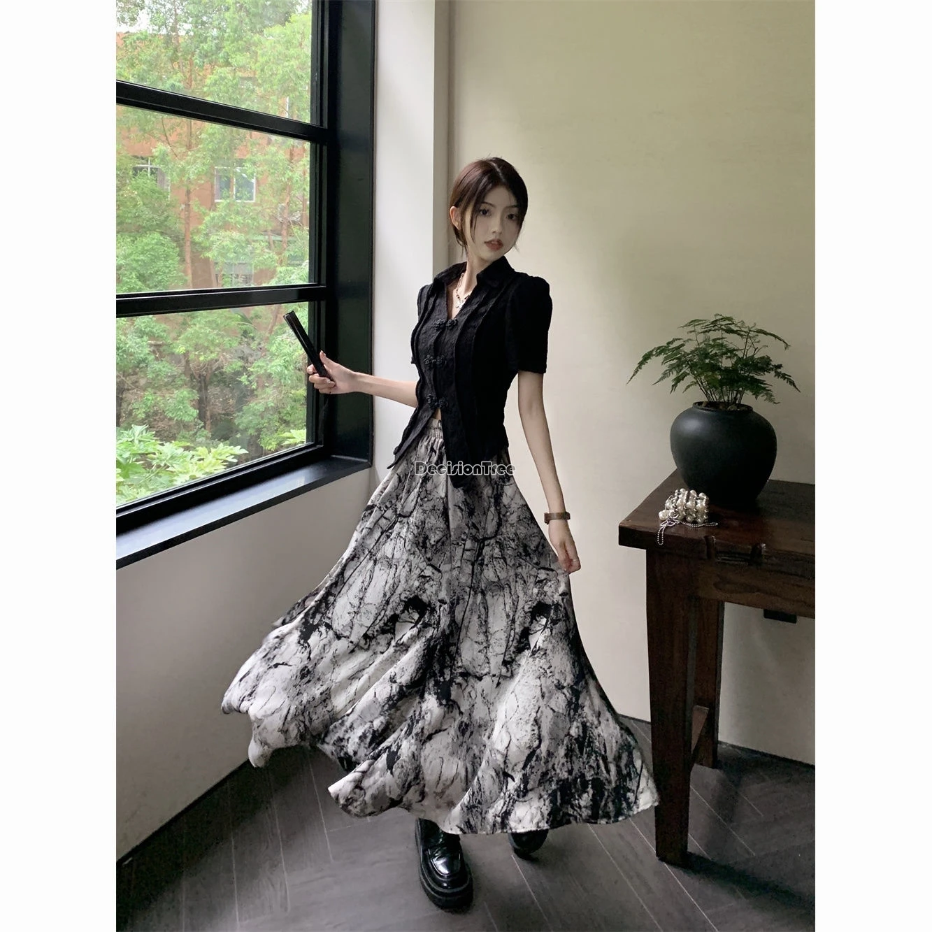 2024 vintage chinese ethnic style fashionable set sexy v-neck slim split printing top exquisite ink printing elegant fairy skirt
2024 vintage chinese ethnic style fashionable set sexy v-neck slim split printing top exquisite ink printing elegant fairy skirt