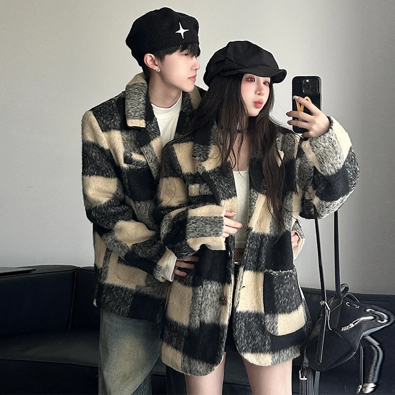Real Shot Chic Style Couple Outfit Wool Tweed Retro Suit Jacket Men and Women Plaid Winter Thickened Cotton-Padded Tweed Coat
Real Shot Chic Style Couple Outfit Wool Tweed Retro Suit Jacket Men and Women Plaid Winter Thickened Cotton-Padded Tweed Coat