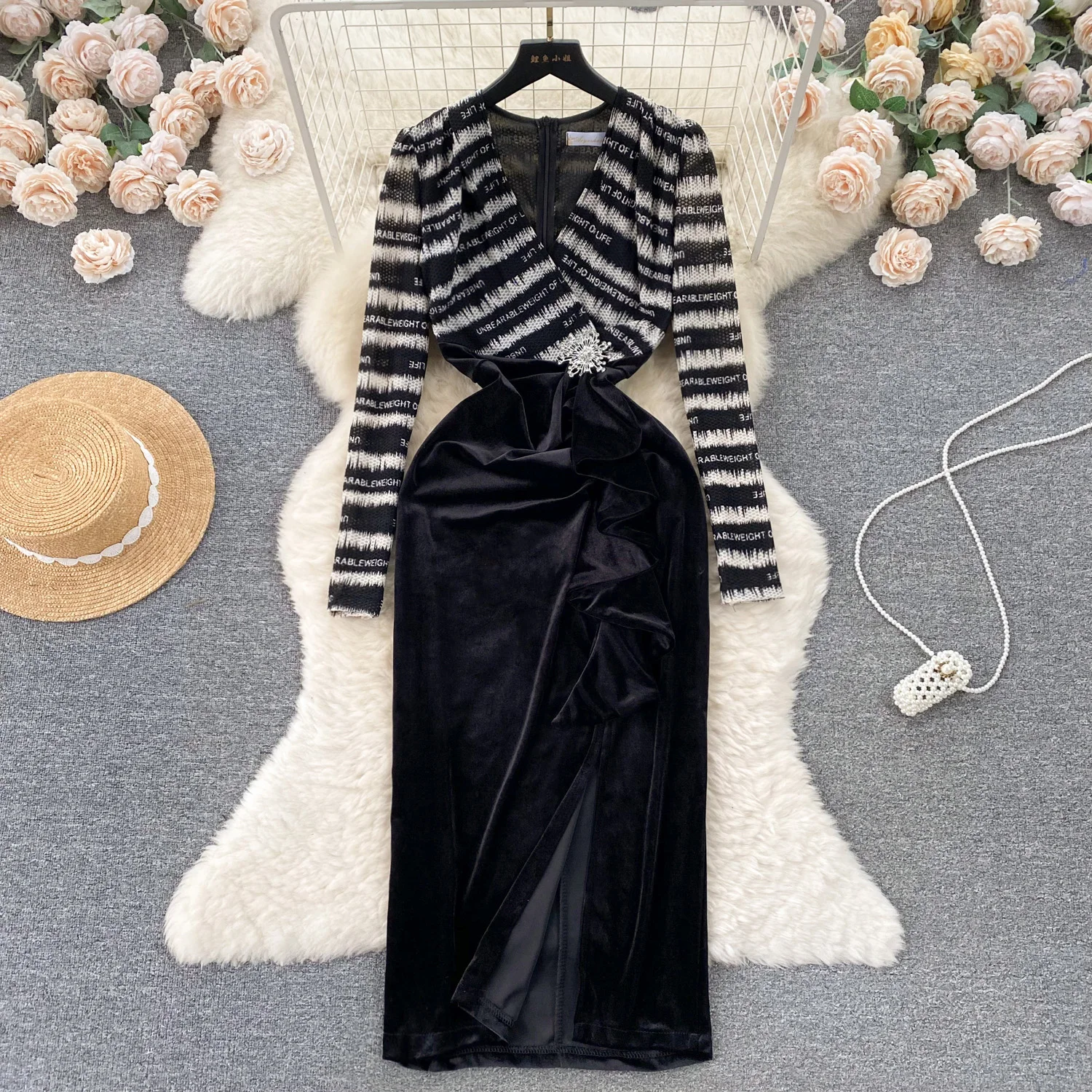 French Dress Women's Autumn New Style Feminine Mesh Stitching Velvet Little Black Dress Tight Slit Long Skirt Llyge Miyake
French Dress Women's Autumn New Style Feminine Mesh Stitching Velvet Little Black Dress Tight Slit Long Skirt Llyge Miyake
