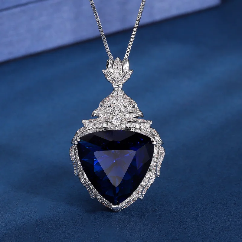 S925 Sterling Silver Retro Triangle Heart Shaped Claw Inlaid Blue High Carbon Diamond Pendant Necklace Luxury Women Jewelry Gift
S925 Sterling Silver Retro Triangle Heart Shaped Claw Inlaid Blue High Carbon Diamond Pendant Necklace Luxury Women Jewelry Gift