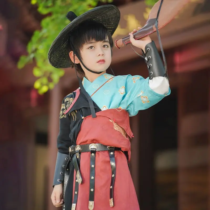 Red Hanfu Chinese style autumn boy embroidery Wuxia Tang costume performance costume cool traditional Chinese suit
Red Hanfu Chinese style autumn boy embroidery Wuxia Tang costume performance costume cool traditional Chinese suit