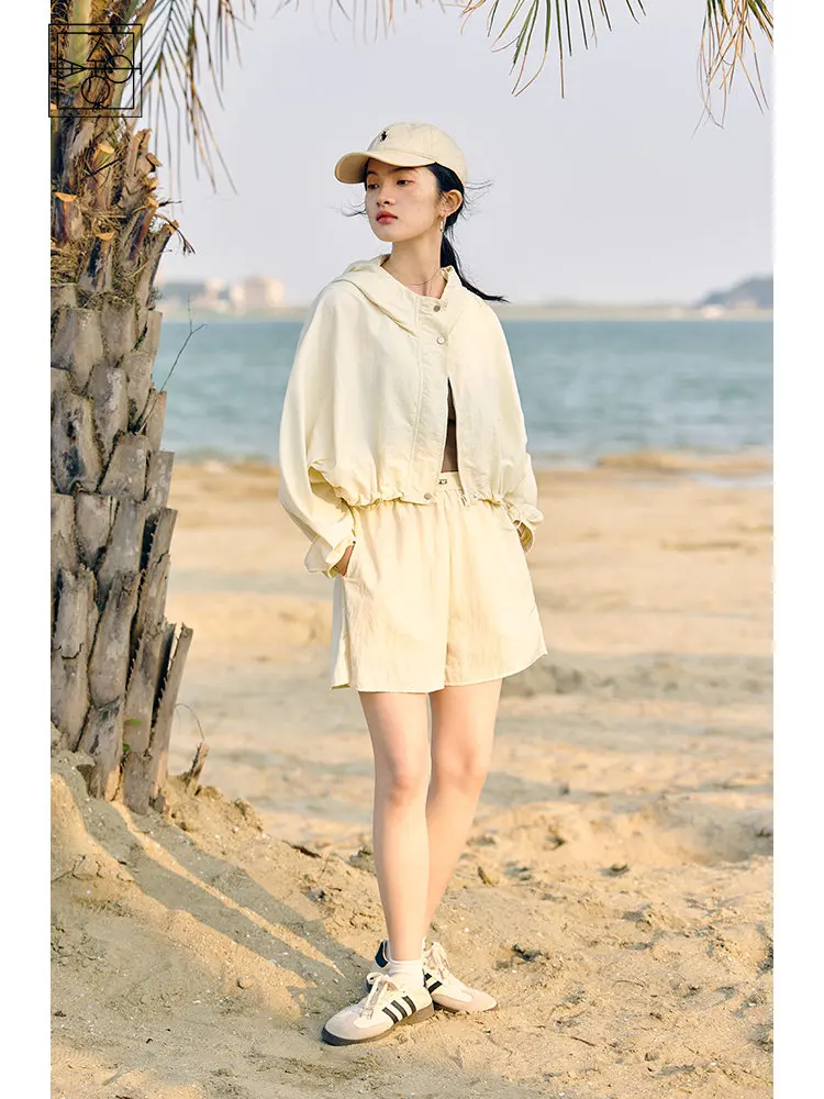 

ZIQIAO Sunscreen Fashionable Hooded Clothing Suit for Women Summer Niche Design Casual Short Light Coat + Elastic Shorts Female