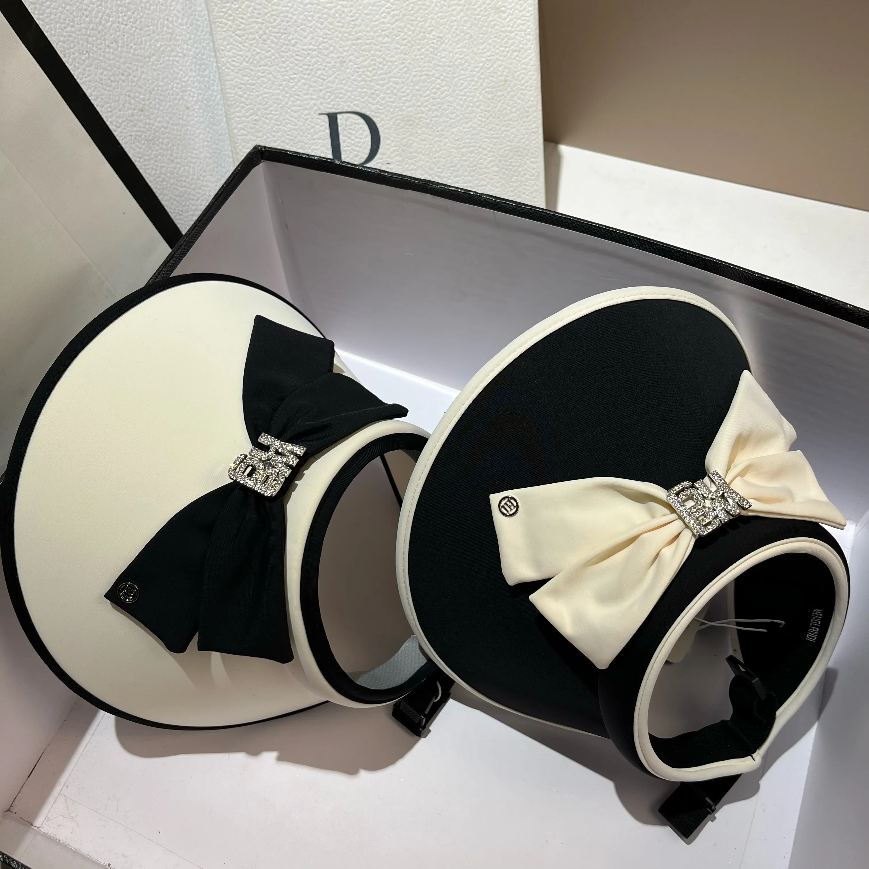 Летняя шляпа King's New Ice Silk Technology для ухода за кожей и защиты от солнца, модная и милая шляпа с большими полями и бантом
Летняя шляпа King's New Ice Silk Technology для ухода за кожей и защиты от солнца, модная и милая шляпа с большими полями и бантом