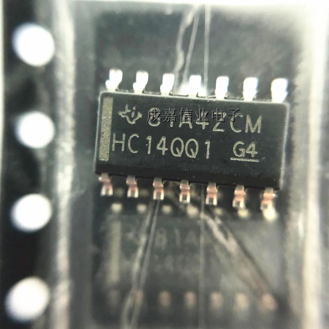 10pcs/Lot SN74HC14QDRQ1 SOP-14 MARKING;HC14QQ1 Inverters Auto Cat Hex Schmitt Trigger Inverters AEC-Q100
10pcs/Lot SN74HC14QDRQ1 SOP-14 MARKING;HC14QQ1 Inverters Auto Cat Hex Schmitt Trigger Inverters AEC-Q100