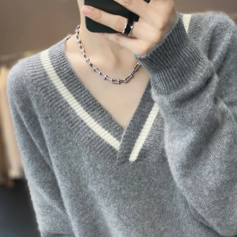 Autumn and Winter New Solid V-neck 100% Pure Wool Sweater Women's Knitting Base Coat
Autumn and Winter New Solid V-neck 100% Pure Wool Sweater Women's Knitting Base Coat