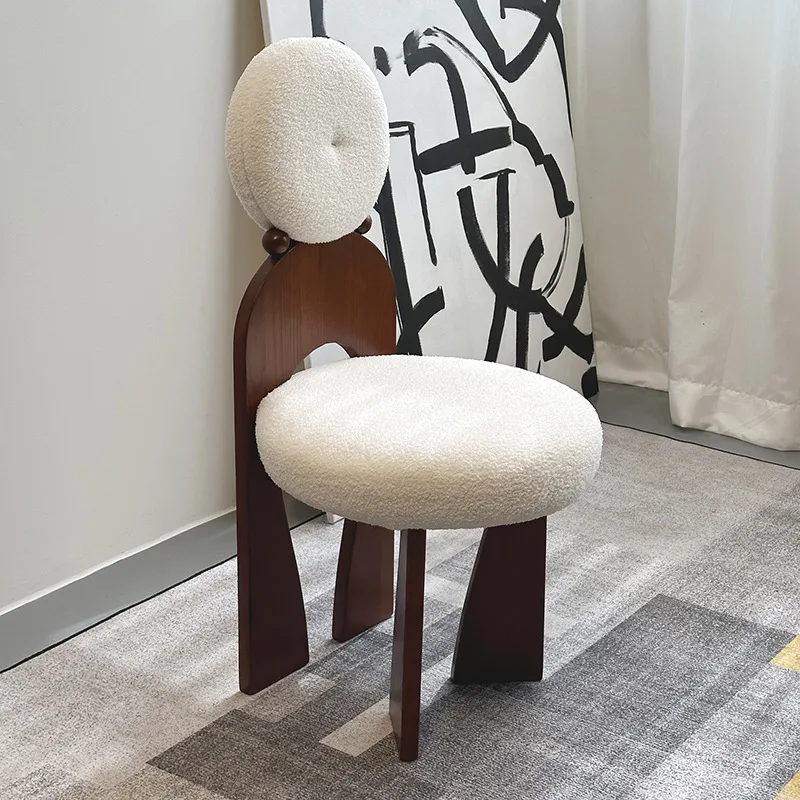 Designer's antique style shaped solid wood upholstered dining chair, retro chair, desk chair, backrest , earring , mak 
Designer's antique style shaped solid wood upholstered dining chair, retro chair, desk chair, backrest , earring , mak