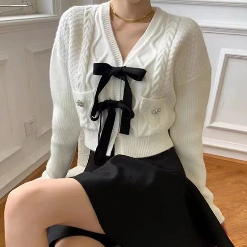 Office Lady Long Sleeve V-neck Cardigan Sweaters Vintage Loose Knitted Solid Sweater Autumn 2022 Elegant Bow Cardigan for Women
Office Lady Long Sleeve V-neck Cardigan Sweaters Vintage Loose Knitted Solid Sweater Autumn 2022 Elegant Bow Cardigan for Women