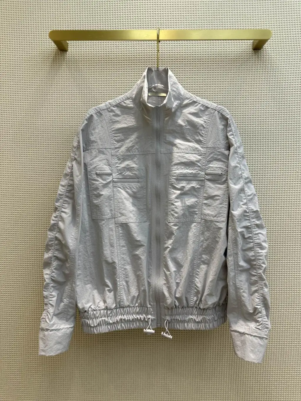 A popular series of pre-fall stand-up collar zipper
A popular series of pre-fall stand-up collar zipper