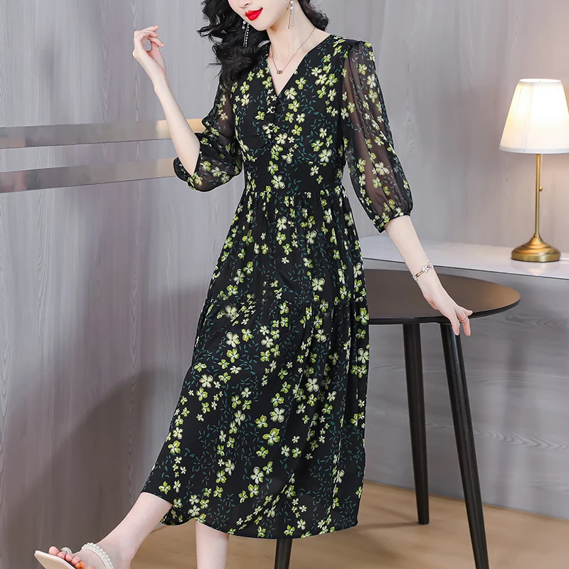 Silk Flower Print Dress for Women's 2023 Summer New V-Neck Retro Waist Show Thin Bubble Sleeves Silk Skirt Knee Length Gown
Silk Flower Print Dress for Women's 2023 Summer New V-Neck Retro Waist Show Thin Bubble Sleeves Silk Skirt Knee Length Gown