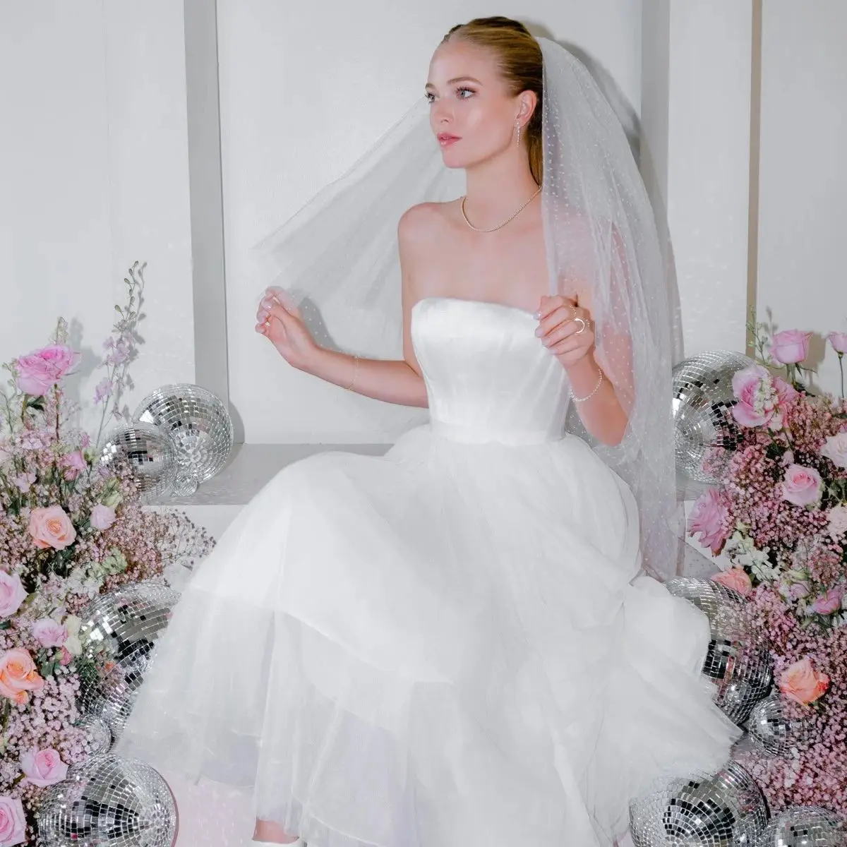 Simple White Wedding Dresses for Beach Square Collar Robe De Mariee Detachable Short Sleeves MId Calf Bridal Gowns
Simple White Wedding Dresses for Beach Square Collar Robe De Mariee Detachable Short Sleeves MId Calf Bridal Gowns