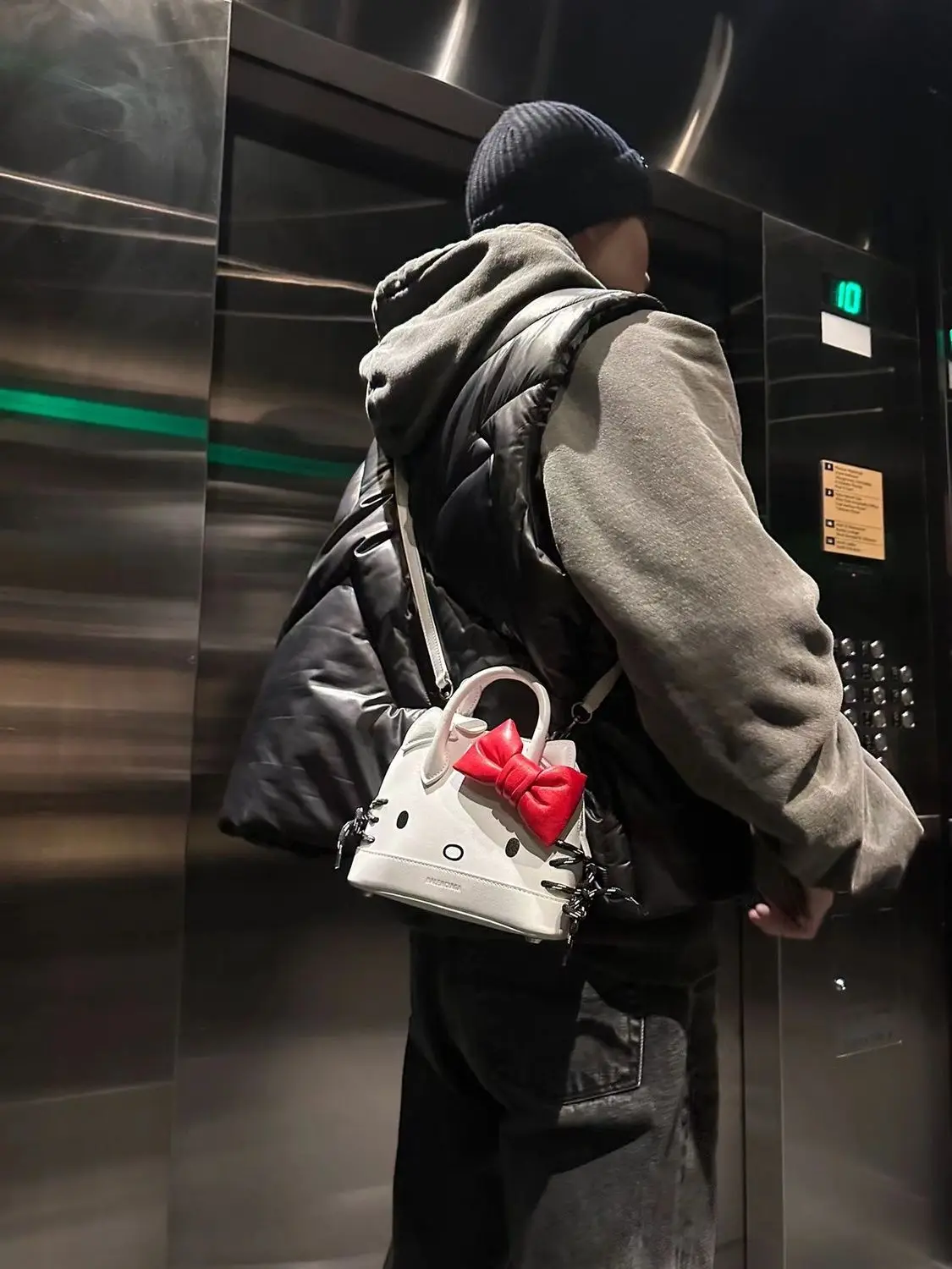 2024 Sanrio Kawaii аниме Hello Kitty Y2K модная сумка с милым мультяшным рисунком новая милая крутая острая девушка сумка через плечо игрушки для детей
2024 Sanrio Kawaii аниме Hello Kitty Y2K модная сумка с милым мультяшным рисунком новая милая крутая острая девушка сумка через плечо игрушки для детей