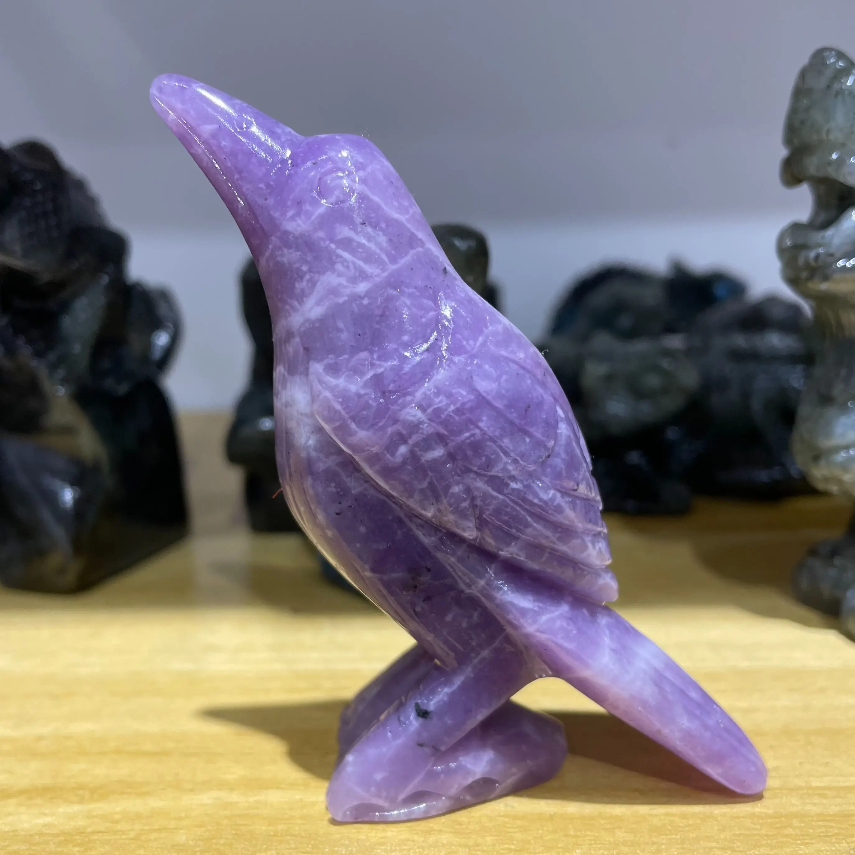 

8-9cm Natural Purple mica/labradorite/lapis lazuli Stone Crow Hand Carved Animal Figurine Energy Crafts Home Decoration As Gift