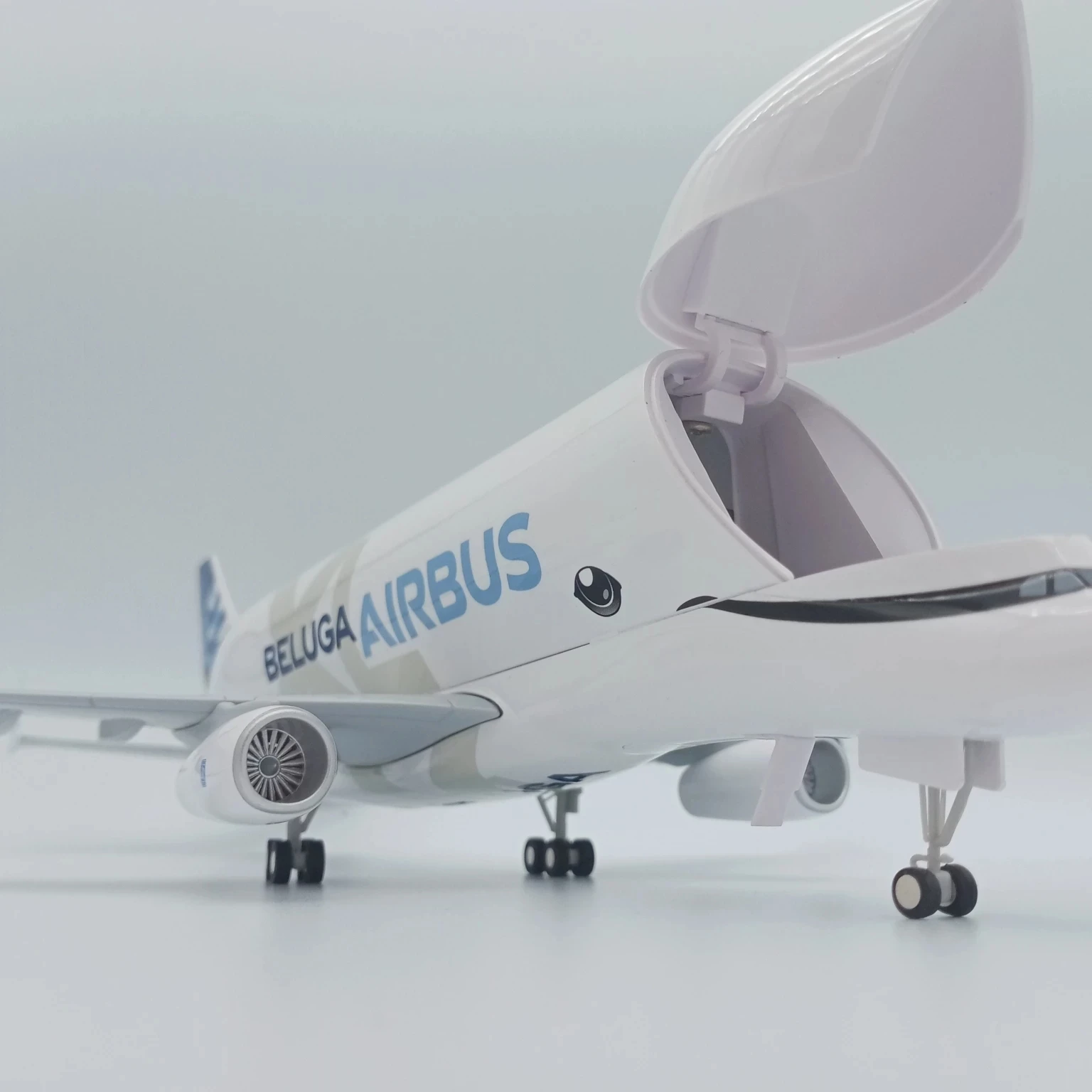 

1:200 Airbus A330-600ST BELUGA Airlines Transport Machine With Base Alloy Aircraft Plane Collectible Display Model Collection