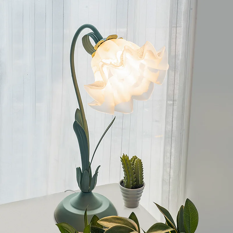 Flower French Desk Lamp For Bedroom 3 Colors Retro Pastoral Style Artistic Creative Newlywed Romantic Decorative Night Light
Flower French Desk Lamp For Bedroom 3 Colors Retro Pastoral Style Artistic Creative Newlywed Romantic Decorative Night Light