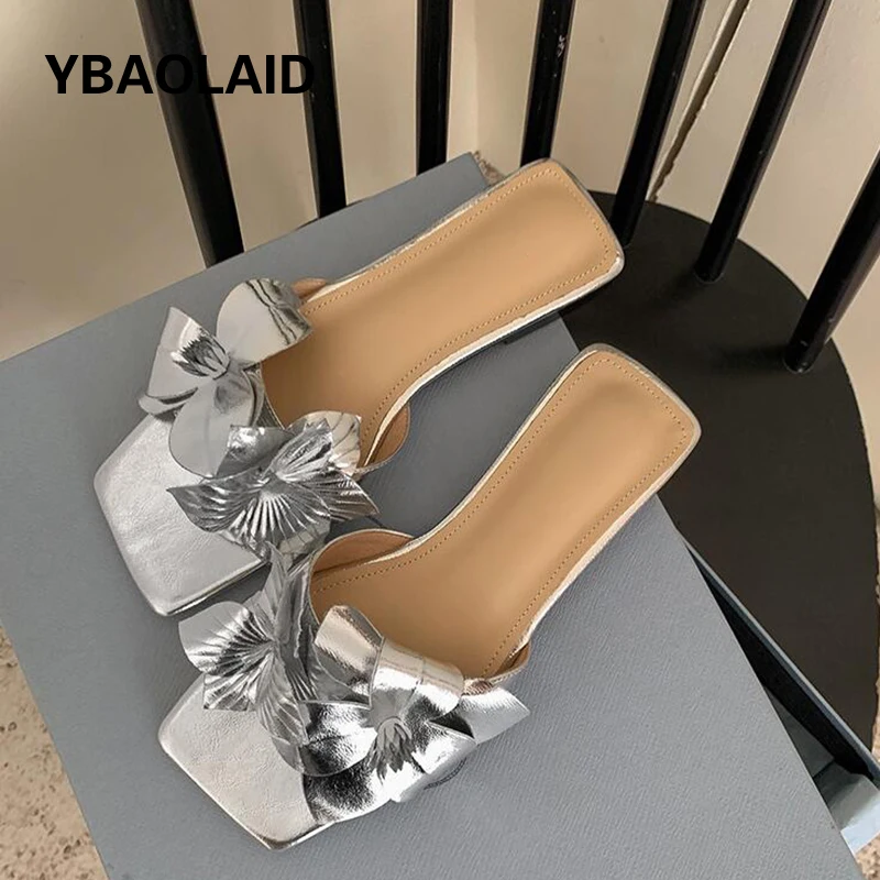 Flat Heel Square Toe Faux Flower Women Slippers Outside Summer Shoes Suede Leather Slip on Lazy Women Casual Beach Slides Shoes
Flat Heel Square Toe Faux Flower Women Slippers Outside Summer Shoes Suede Leather Slip on Lazy Women Casual Beach Slides Shoes