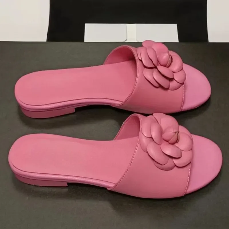 2024 New Summer Luxury New Style Slippers Open Toe Women's Sandals High-end Leather Camellia Comfort Woman Runway Show Shoes
2024 New Summer Luxury New Style Slippers Open Toe Women's Sandals High-end Leather Camellia Comfort Woman Runway Show Shoes