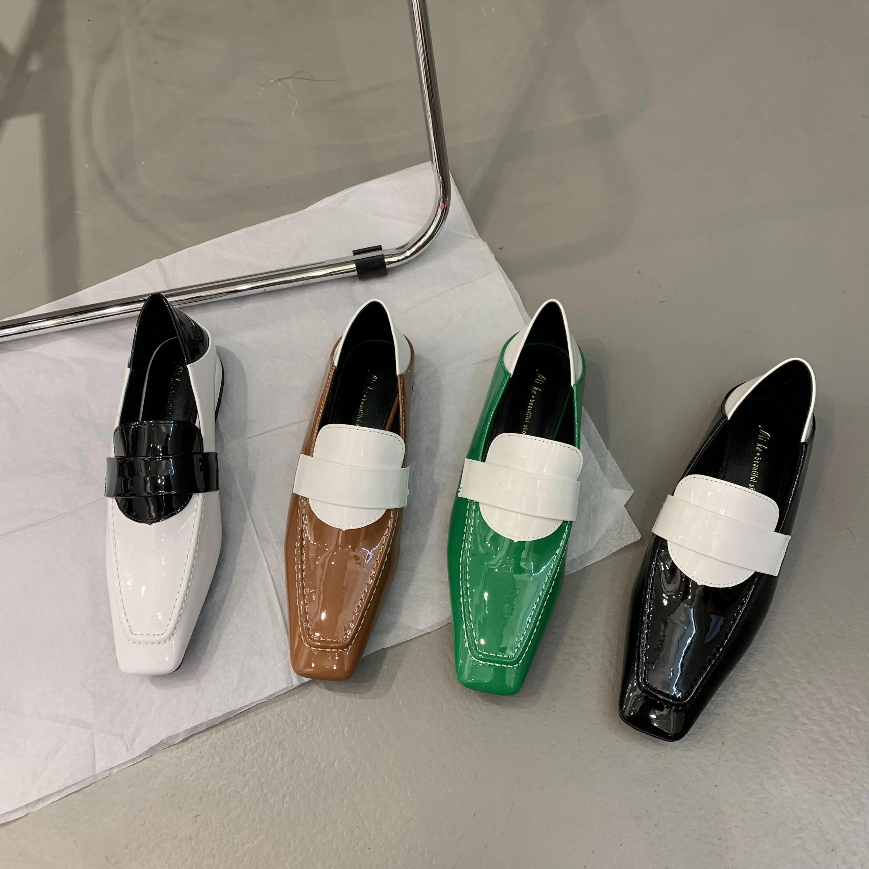 Patent Leather Ballet Flats Retro Woman Shoes Square Toe Shallow Mouth Low Heels Oxfords Casual Female Sneakers Loafers With Fur
Patent Leather Ballet Flats Retro Woman Shoes Square Toe Shallow Mouth Low Heels Oxfords Casual Female Sneakers Loafers With Fur