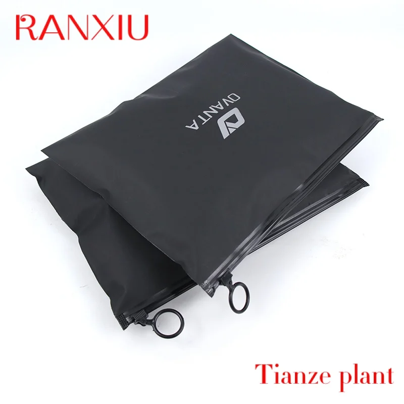CustomEco-friendly Custom Frosted CPE Ziplock Zipper Bag Zipper Top with Printed Own Logo Bag Clothing Packaging Plastic Bag
CustomEco-friendly Custom Frosted CPE Ziplock Zipper Bag Zipper Top with Printed Own Logo Bag Clothing Packaging Plastic Bag