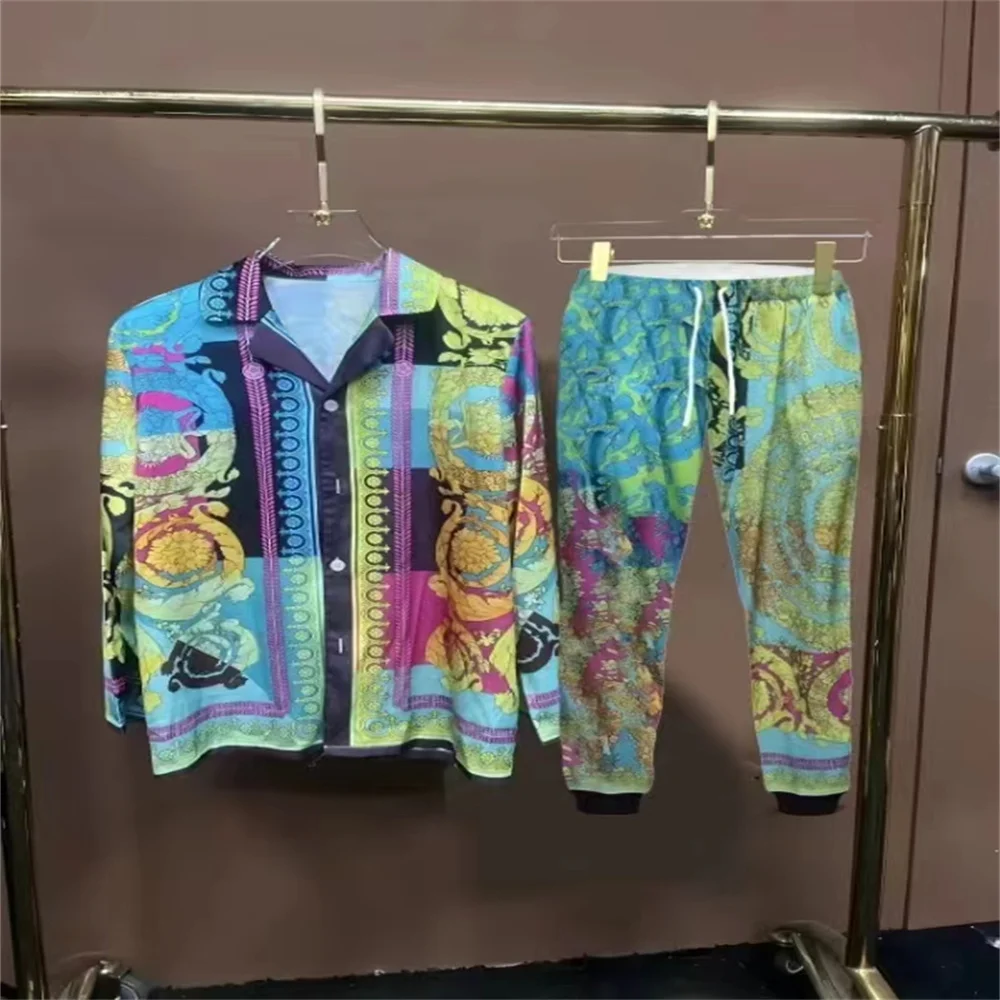 2024 New men's printed long-sleeved suit, four-sided elastic shirt and pants, palace style, high quality
2024 New men's printed long-sleeved suit, four-sided elastic shirt and pants, palace style, high quality