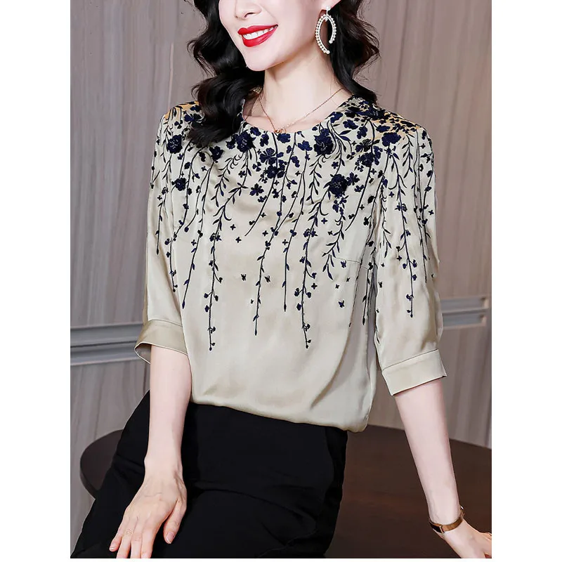 Spring and Summer Women's Pullover Round Neck Embroidered Solid Flower Print Tie Flowers Half Sleeve T-shirt Fashion Casual Tops
Spring and Summer Women's Pullover Round Neck Embroidered Solid Flower Print Tie Flowers Half Sleeve T-shirt Fashion Casual Tops