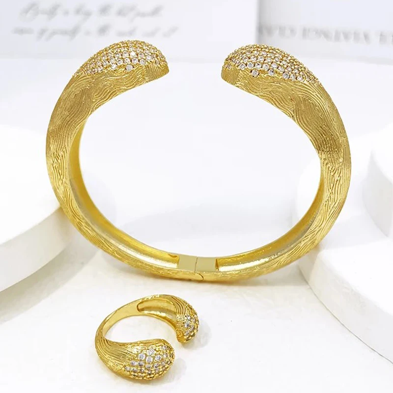 Dubai Gold Color Bangle For Women Luxury 24K Gold Plated Bracelet Ring Set Fashion Jewelry 2PCS Copper Zircon Wedding Party Gift
Dubai Gold Color Bangle For Women Luxury 24K Gold Plated Bracelet Ring Set Fashion Jewelry 2PCS Copper Zircon Wedding Party Gift