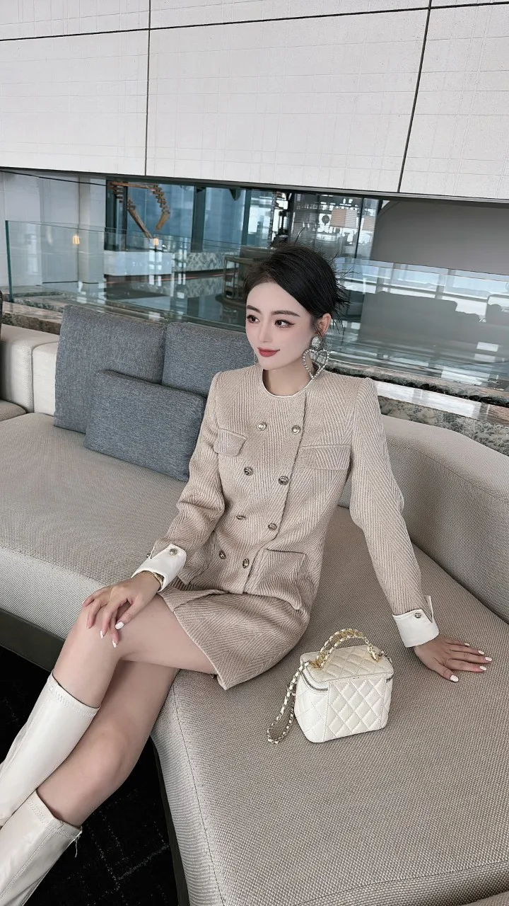 2023 Autumn Winter Fashion New Women's Clothing Double Breasted Simple Plaid Dress 1018
2023 Autumn Winter Fashion New Women's Clothing Double Breasted Simple Plaid Dress 1018