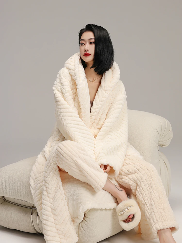 Bijong 2023 New Couple's Pajamas Women's Autumn and Winter Coral Velvet Thickened and Long Winter Nightgown Bathrobe
Bijong 2023 New Couple's Pajamas Women's Autumn and Winter Coral Velvet Thickened and Long Winter Nightgown Bathrobe