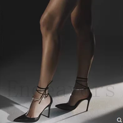 Rhinestone Thin High Heels Women's Shoes Pointed Toe Cross Sexy Retro Lace Up Hollow Large Size Fashion Woman Sexy Pumps Shoes
Rhinestone Thin High Heels Women's Shoes Pointed Toe Cross Sexy Retro Lace Up Hollow Large Size Fashion Woman Sexy Pumps Shoes