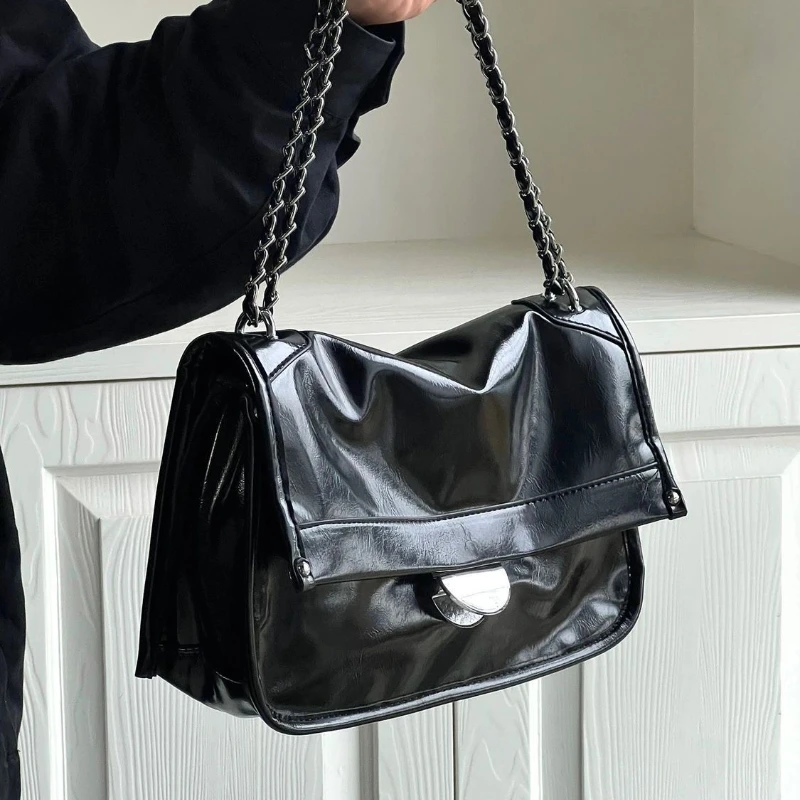 Large Capacity Women’s Shoulder Bag Fashion Chain Ladies Messenger Bags Cool PU Leather Female Tote Travel Handbags
Large Capacity Women’s Shoulder Bag Fashion Chain Ladies Messenger Bags Cool PU Leather Female Tote Travel Handbags