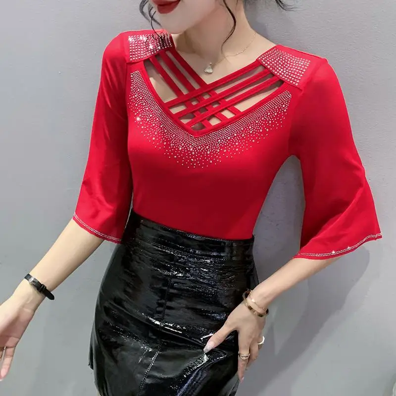 

Summer New V-neck Fashion Three Quarter Blouse Women High Street Casual Elegant Pullovers Hollow Out Patchwork Rhinestone Tops