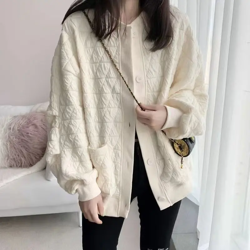 Fashion Loose Solid Color Spliced Button Folds Shirts Women Clothing 2023 Autumn Winter Oversized Casual Tops Commuter Blouses
Fashion Loose Solid Color Spliced Button Folds Shirts Women Clothing 2023 Autumn Winter Oversized Casual Tops Commuter Blouses