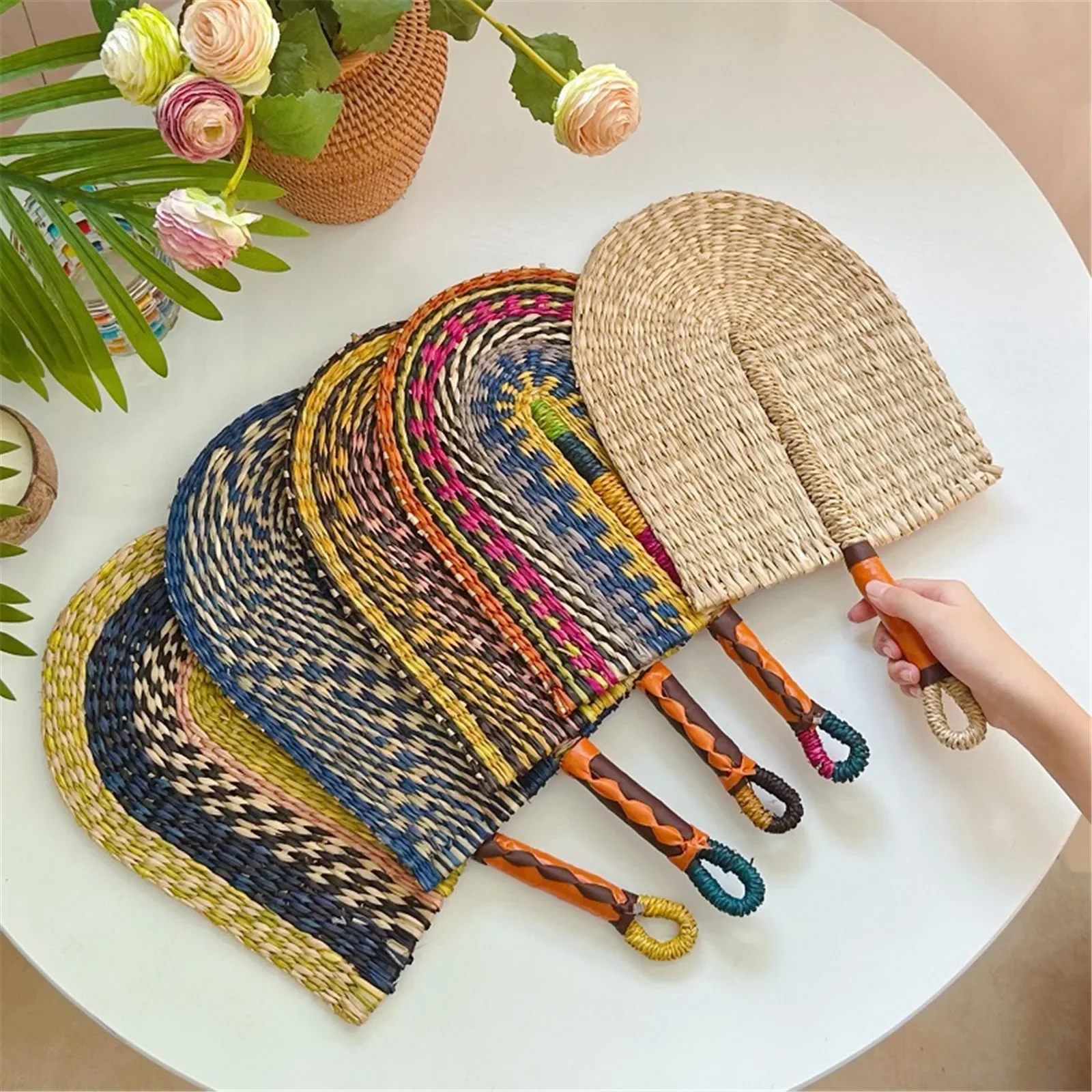 Woven Straw Fan Summer Cooling Grass Handwoven Fan Handmade Fan Nordic Hanging Decorations For Bedroom Wedding Party Home Decors
Woven Straw Fan Summer Cooling Grass Handwoven Fan Handmade Fan Nordic Hanging Decorations For Bedroom Wedding Party Home Decors