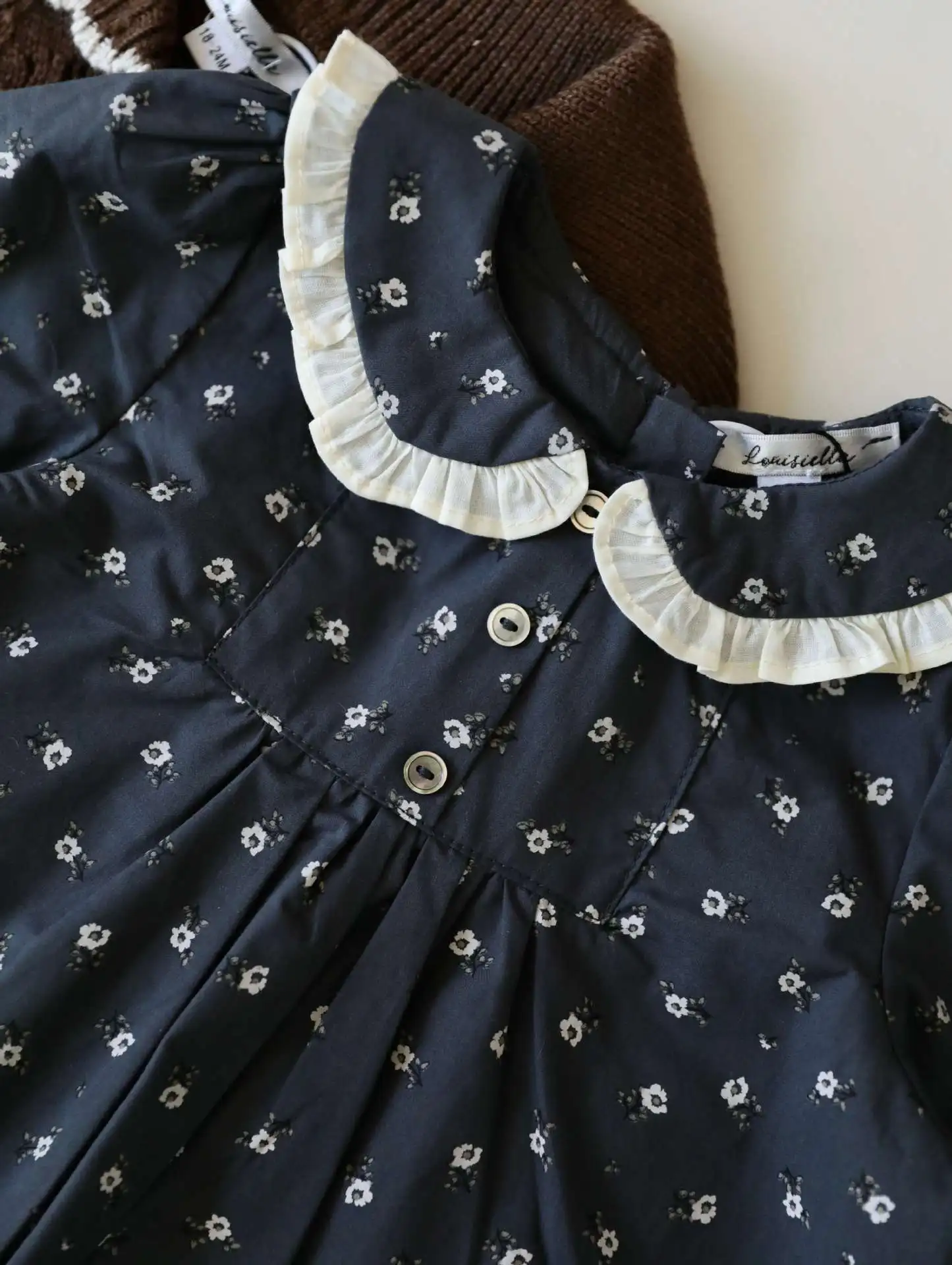 متوفر في المخزون 2025 فستان بناتي بأكمام طويلة ومطرز بطبقة أساسية من القطن متوفر في المخزون 2025 فستان بناتي بأكمام طويلة ومطرز بطبقة أساسية من القطن