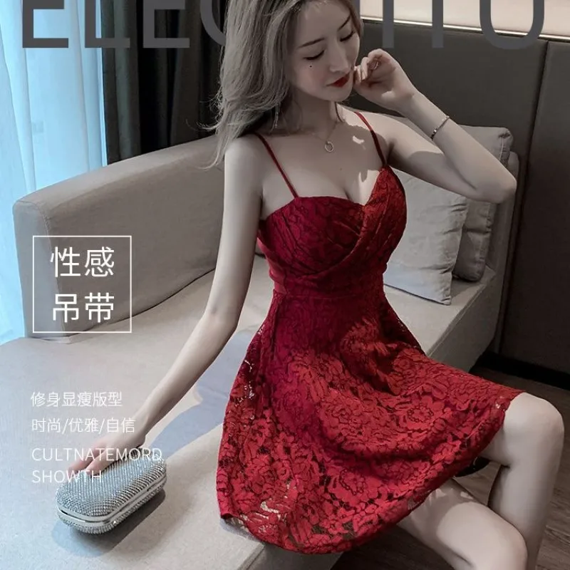 Hong Hu Formal Evening Dress For Women Floral 2022 New Korean A-line Skirt V-neck Stitched Hollow Backless Lace Sling
Hong Hu Formal Evening Dress For Women Floral 2022 New Korean A-line Skirt V-neck Stitched Hollow Backless Lace Sling
