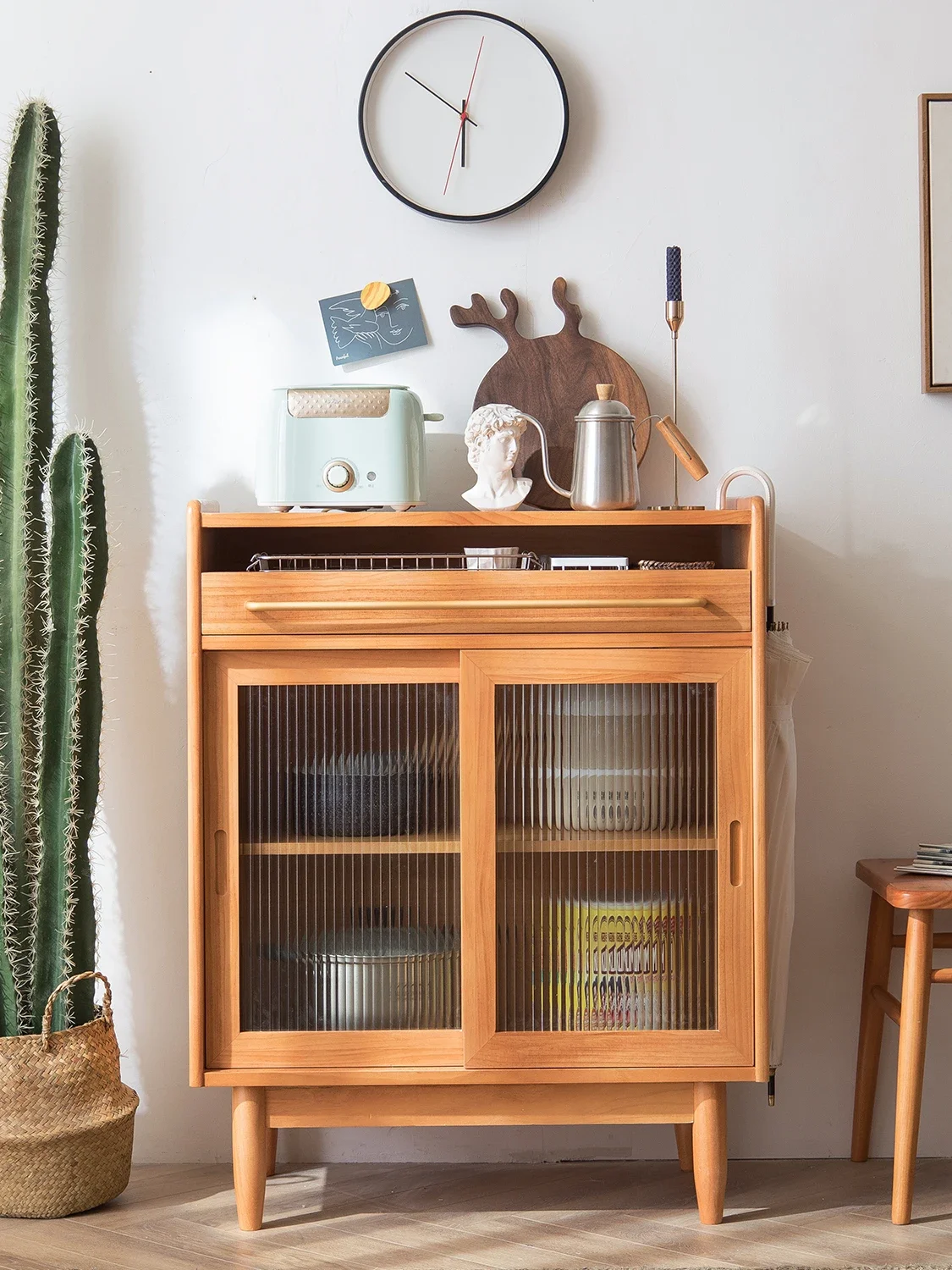 solid wood dining cabinet, small unit tea cabinet, narrow Japanese storage cabinet, simple modern living room storage cabinet
solid wood dining cabinet, small unit tea cabinet, narrow Japanese storage cabinet, simple modern living room storage cabinet