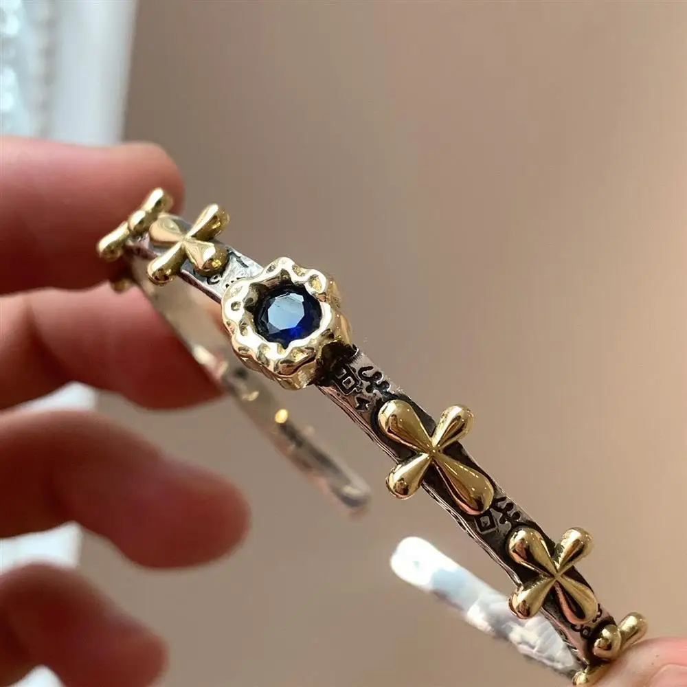 Master's Family Designer Cross Graffiti Bracelet for Women's Light Luxury and Small Ins with Exquisite Design
Master's Family Designer Cross Graffiti Bracelet for Women's Light Luxury and Small Ins with Exquisite Design