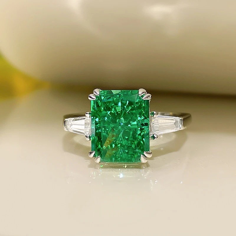 

4-carat Imported High Carbon Diamond Ring, Light Luxury, Niche, Exquisite, Radian Crushed Ice Cut Emerald Wedding Jewelry
