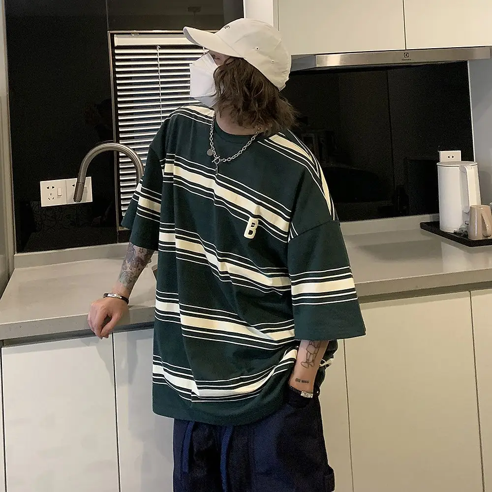 Korean short-sleeved T-shirt for men in summer American retro striped contrasting color casual college style loose half-sleeved
Korean short-sleeved T-shirt for men in summer American retro striped contrasting color casual college style loose half-sleeved