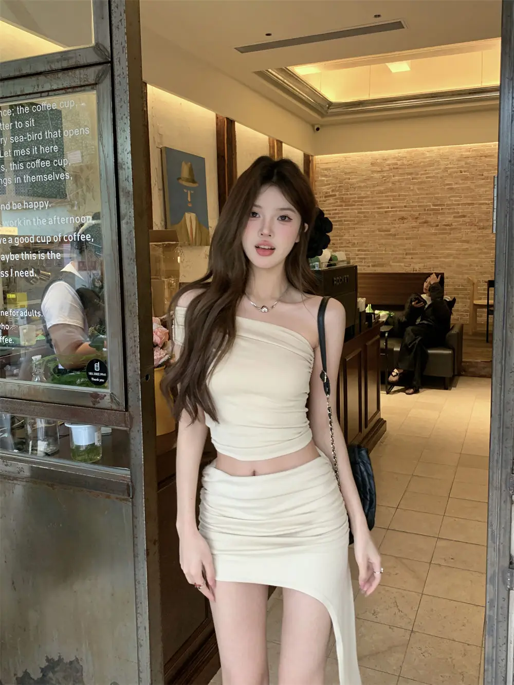 One-shoulder Design Sense Slim Short Sleeve Top + High Waist Slim Irregular Half-body Skirt Set 2024
One-shoulder Design Sense Slim Short Sleeve Top + High Waist Slim Irregular Half-body Skirt Set 2024