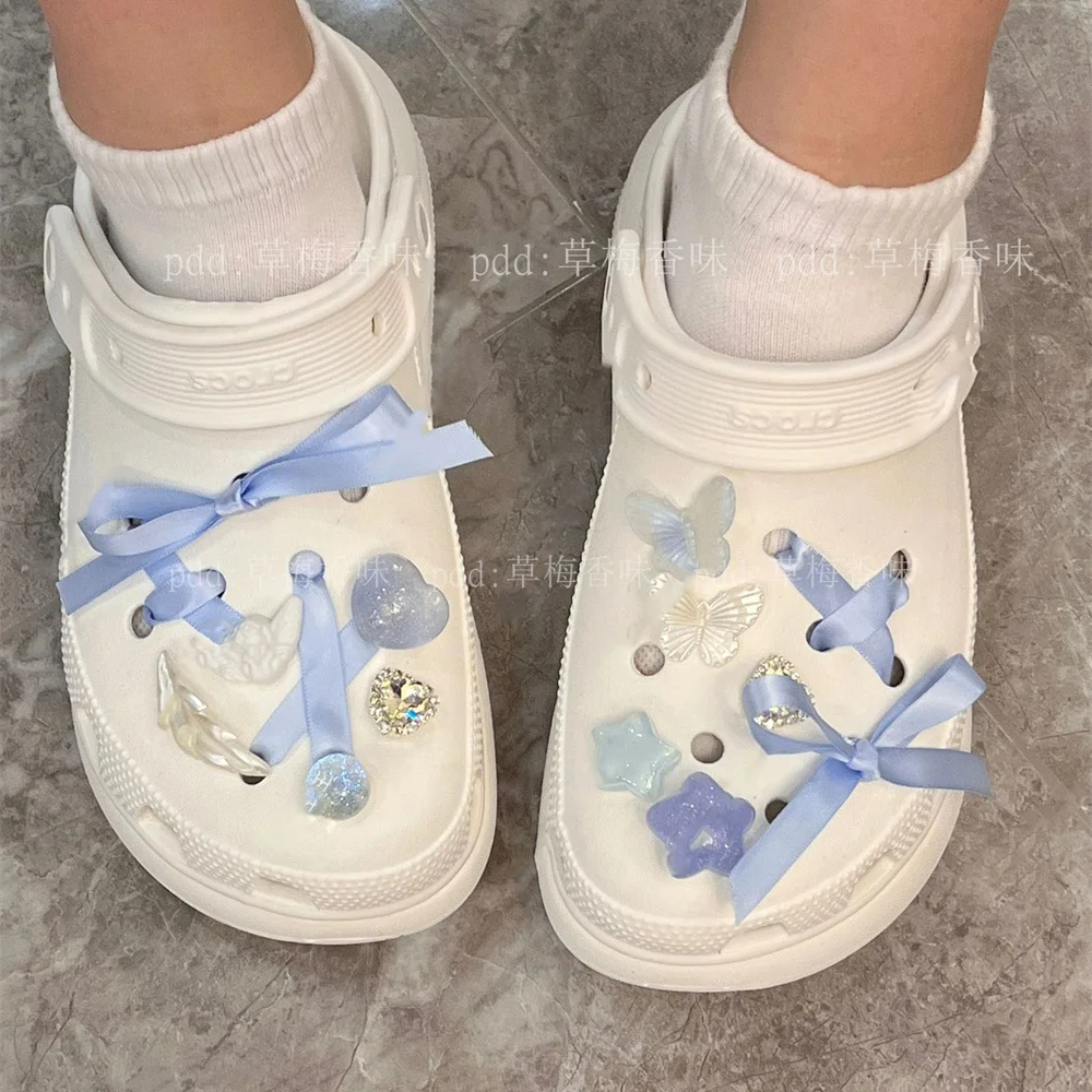 Footwear Decoration Sea Blue Ballet Ribbon Series Elegant Adornment for Clogs Sandals Popular Croc Charms Pack Beautiful Gift
Footwear Decoration Sea Blue Ballet Ribbon Series Elegant Adornment for Clogs Sandals Popular Croc Charms Pack Beautiful Gift