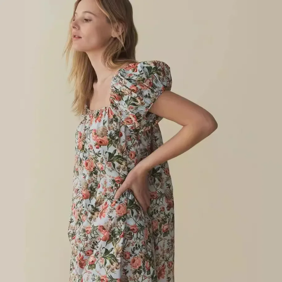Женское платье в пасторальном стиле с цветочным принтом, квадратным вырезом и пышными рукавами, весна-лето 2024
Женское платье в пасторальном стиле с цветочным принтом, квадратным вырезом и пышными рукавами, весна-лето 2024